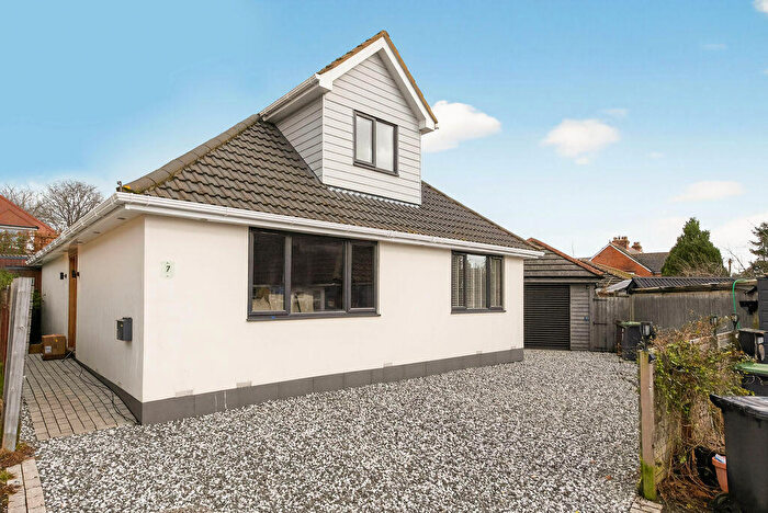 4 Bedroom Detached House For Sale In Dorrita Avenue, Waterlooville, PO8