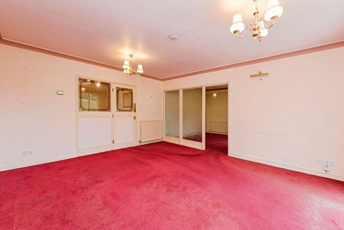 2 Bedroom Flat For Sale In Cliff Road, Budleigh Salterton, EX9
