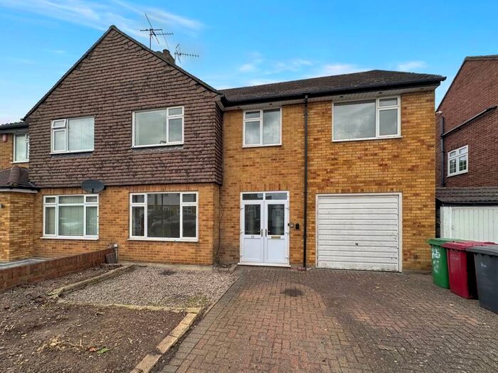 5 Bedroom Semi-Detached House To Rent In Amanda Court, Slough, SL3