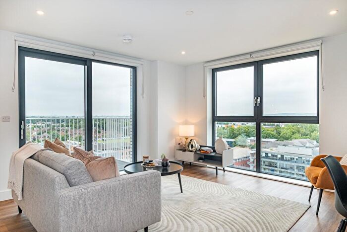 2 Bedroom Apartment To Rent In Garden Boulevard Maidenhead, SL6