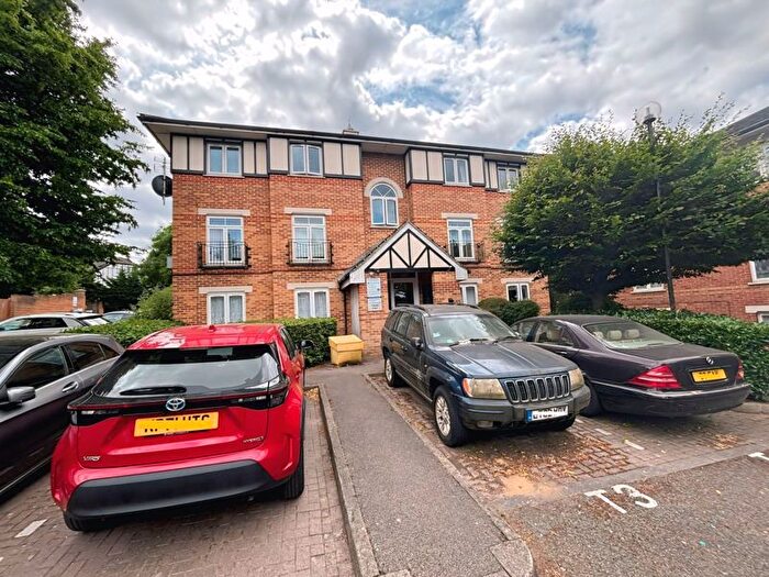 1 Bedroom Flat To Rent In Heton Gardens, Hendon, London, NW4