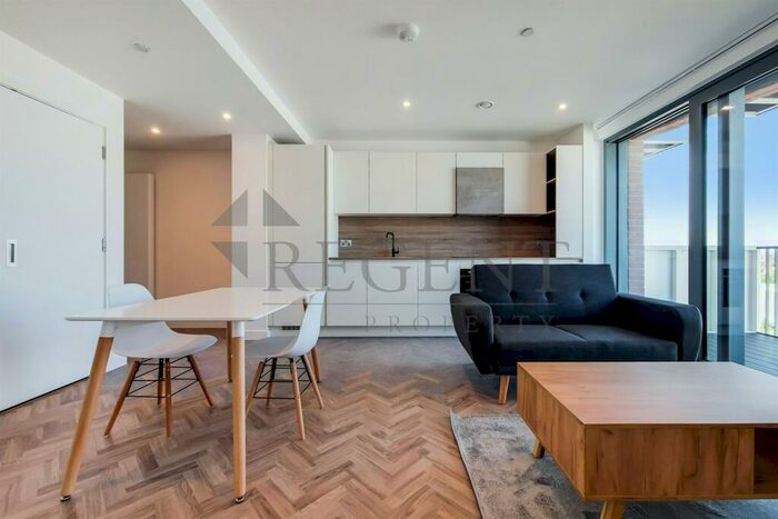 1 Bedroom Apartment For Sale In Skyline Apartments, Makers Yard, E3