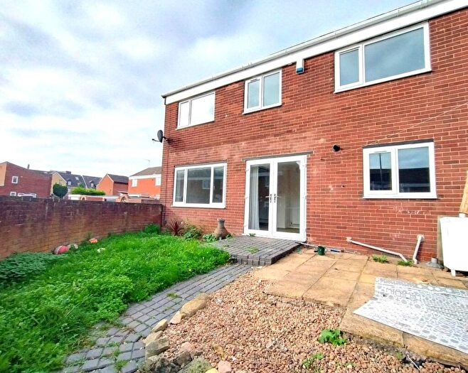 4 Bedroom Semi-Detached House To Rent In Southdene, Worksop, S81