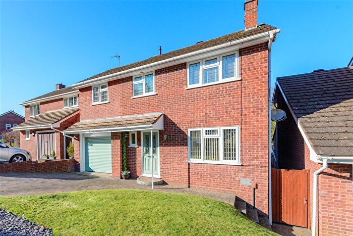 4 Bedroom Detached House For Sale In Tufa Close, Walderslade, Chatham, Kent, ME5