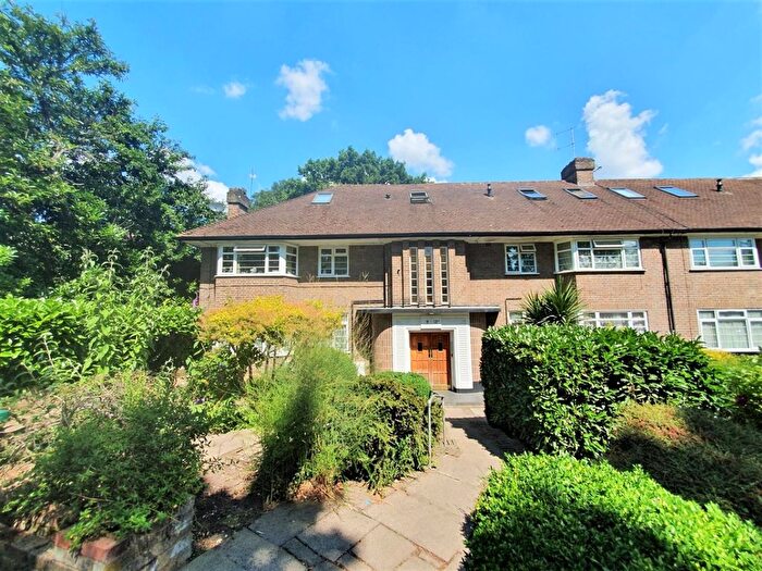 2 Bedroom Flat To Rent In Heronsgate, Edgware, Greater London, HA8