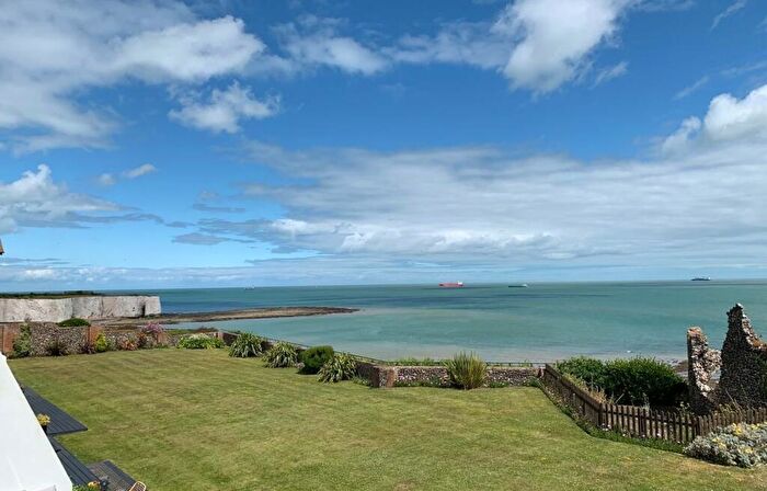 2 Bedroom Flat For Sale In Joss Gap Road, Broadstairs, Kent, CT10