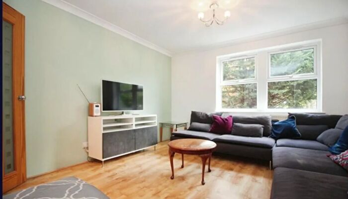 1 Bedroom Flat To Rent In Kenyon Way, Slough, SL3