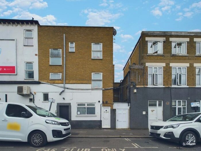 2 Bedroom Flat To Rent In Hoe Street, Walthamstow, London, E17