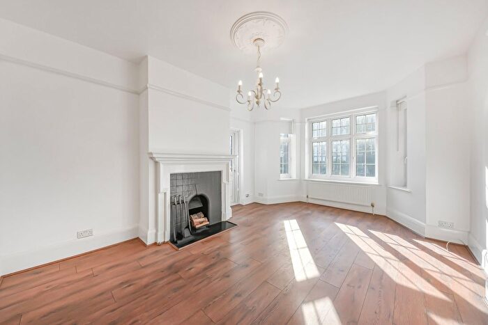 2 Bedroom Flat To Rent In Moreland Court, Lyndale Avenue, NW2