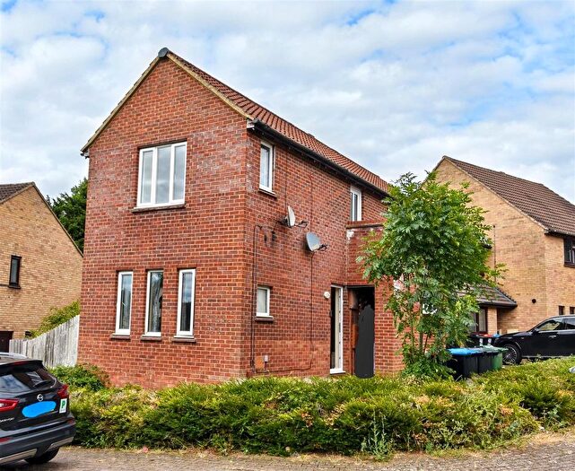 2 Bedroom Flat To Rent In Robertson Close, Shenley Church End, Milton Keynes, MK5