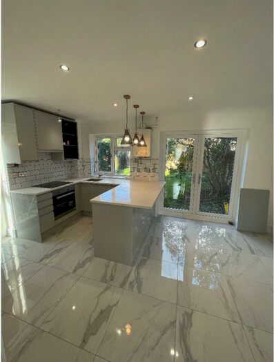 3 Bedroom Semi-Detached House To Rent In Ravensbourne Drive, Woodley, RG5