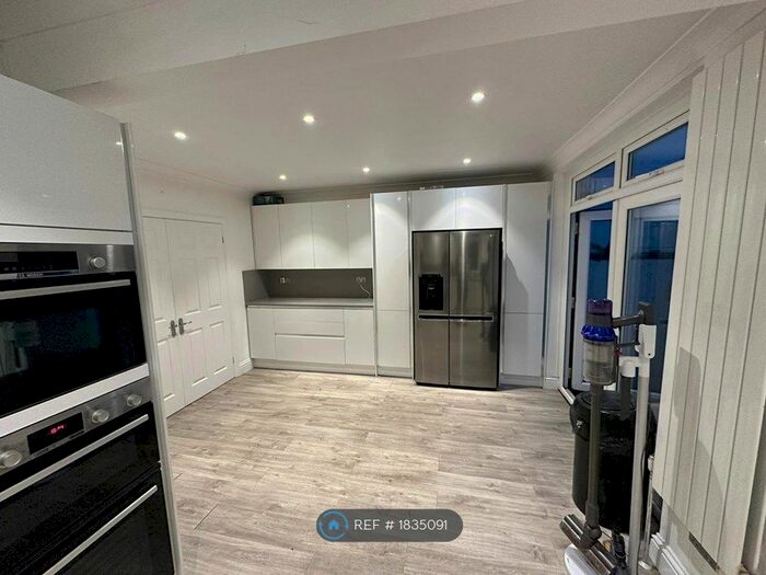 3 Bedroom Semi-Detached House To Rent In Constance Crescent, Bromley Kent., BR2