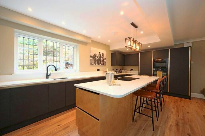 5 Bedroom Detached House For Sale In Lightwood Road, Stoke On Trent, Staffordshire, ST3