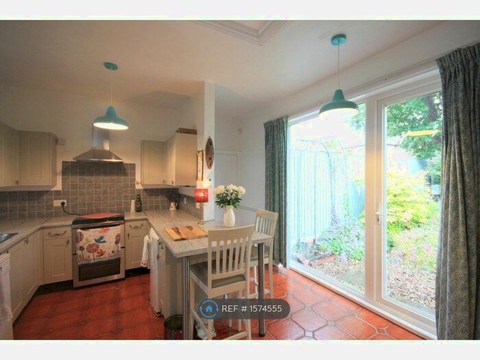 2 Bedroom Flat To Rent In Villiers Road, Kingston Upon Thames, KT1