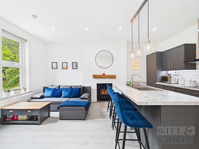 2 Bedroom Flat For Sale In Lower Park Road, Hastings, TN34