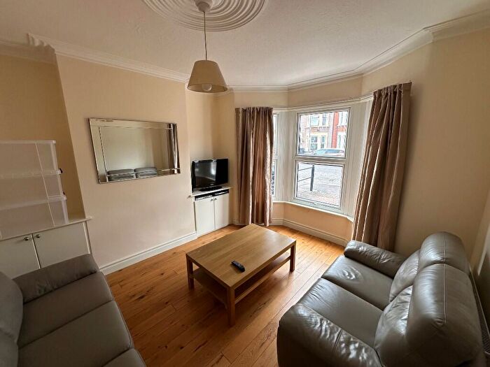 4 Bedroom Terraced House To Rent In Holmwood Road, Ilford, London, IG3