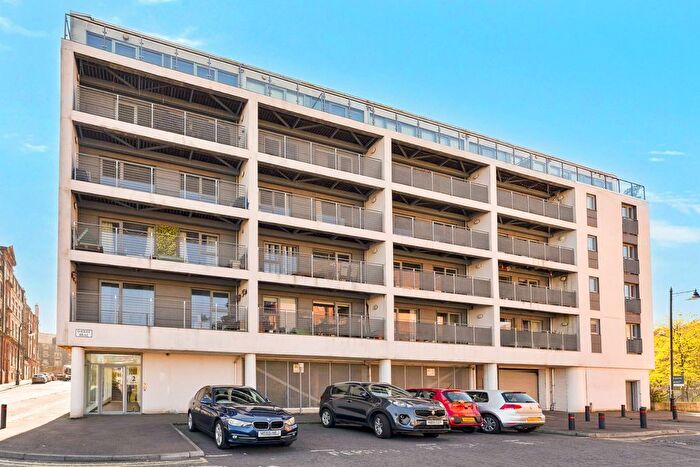 2 Bedroom Flat For Sale In Flat, Sheriff Brae, The Shore, Edinburgh, EH6