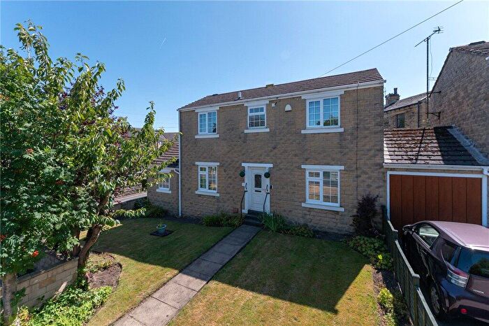 3 Bedroom Link Detached House For Sale In Church Street, Gildersome, Morley, Leeds, LS27