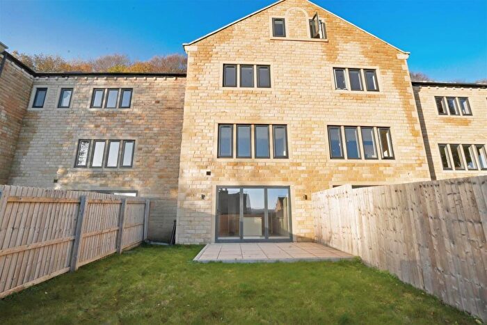 5 Bedroom Town House For Sale In Scar Bottom Lane, Greetland, HX4