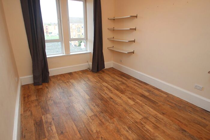 2 Bedroom Flat To Rent In Roslea Drive, Glasgow, G31