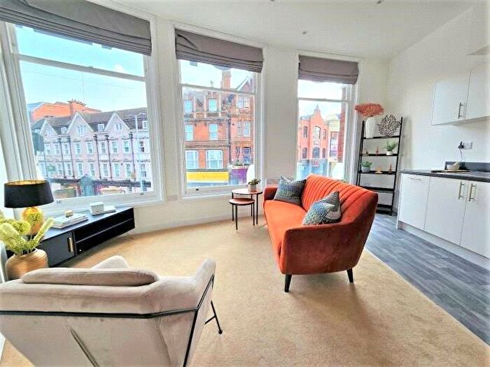 2 Bedroom Apartment To Rent In High Street, Reading, Berkshire, RG1