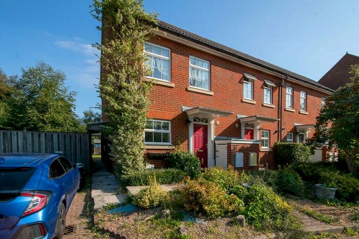 3 Bedroom End Of Terrace House To Rent In Edinburgh Close, Pinner, HA5