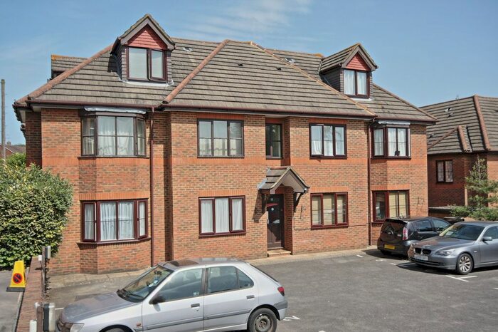 2 Bedroom Flat To Rent In Anchor Hill, Knaphill, Woking GU21
