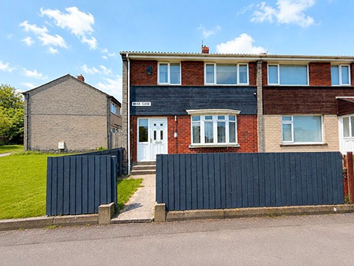 3 Bedroom Semi-Detached House For Sale In Briar Close, Blaydon, NE21