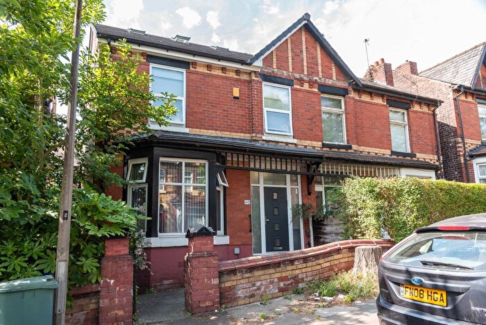 4 Bedroom Semi Detached House To Rent In Arlington Avenue, Prestwich, M25