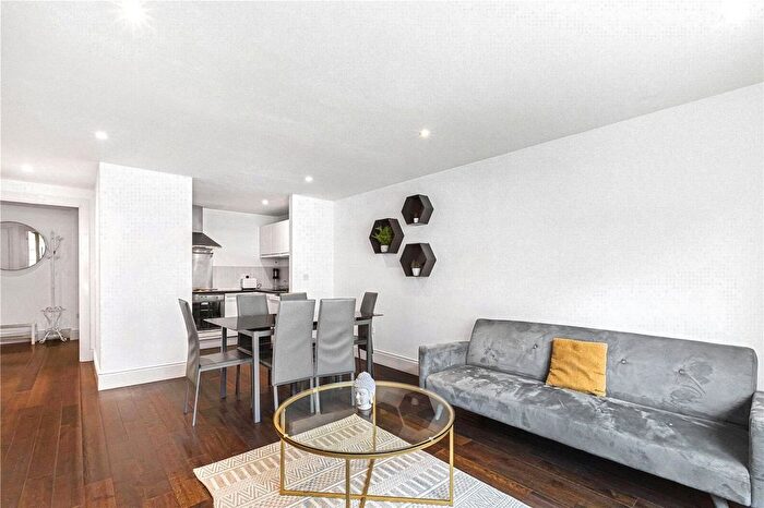 2 Bedroom Flat To Rent In Leyden Street, London, E1
