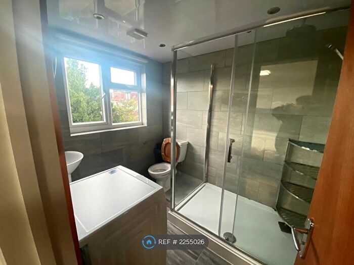 Studio To Rent In Princes Avenue, London, W3