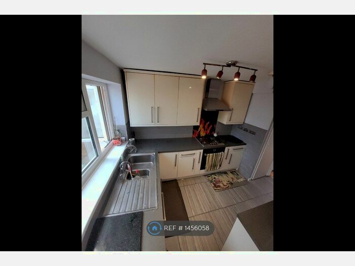 3 Bedroom Semi-Detached House To Rent In Silverdale Road, Reading, RG6