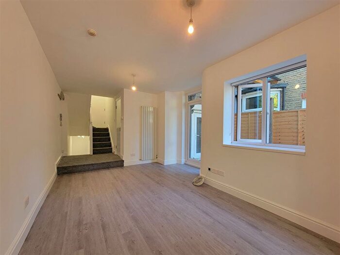 1 Bedroom Flat To Rent In Umfreville Road, Hornsey, N4