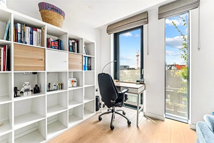 2 Bedroom Flat For Sale In Lampwick Lane, Manchester, M4