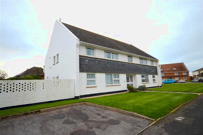 2 Bedroom Flat To Rent In Sea Road, Milford On Sea SO41
