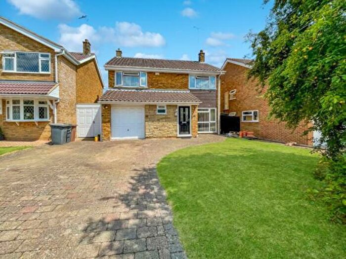 4 Bedroom Detached House For Sale In Foxbury Close, Old Bedford Road Area, Luton, Bedfordshire, LU2