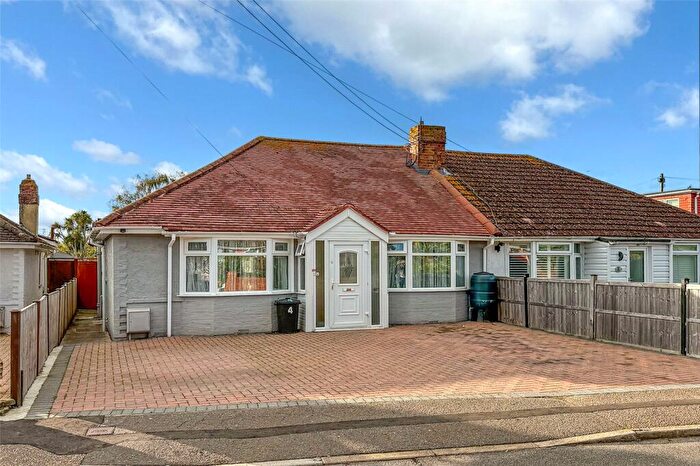 3 Bedroom Bungalow For Sale In Clarence Avenue, Littlehampton, West Sussex, BN17