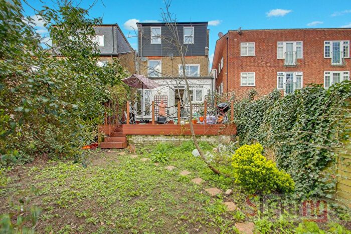 3 Bedroom Flat For Sale In London, NW4