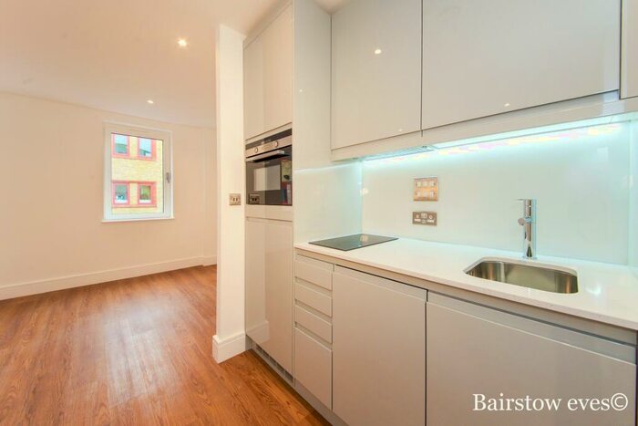 Flat To Rent In Weld Brook House, Romford, RM7