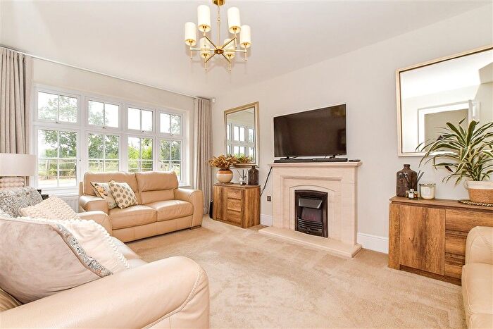 4 Bedroom Detached House For Sale In Great Threads, Staplehurst, Kent, TN12