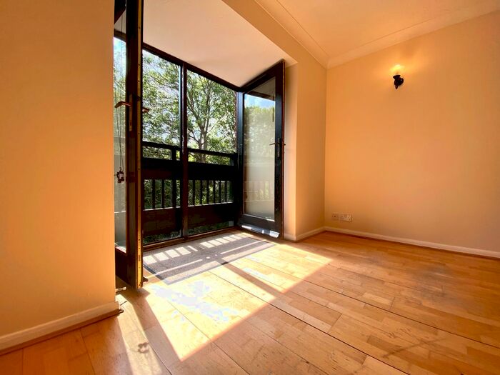 2 Bedroom Flat To Rent In West Quay Drive, Yeading Hayes, UB4