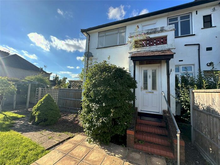 2 Bedroom Maisonette To Rent In The Drive, Harrow, Middlesex, HA2