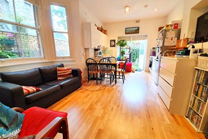 2 Bedroom Flat To Rent In College Place, Camden, NW1
