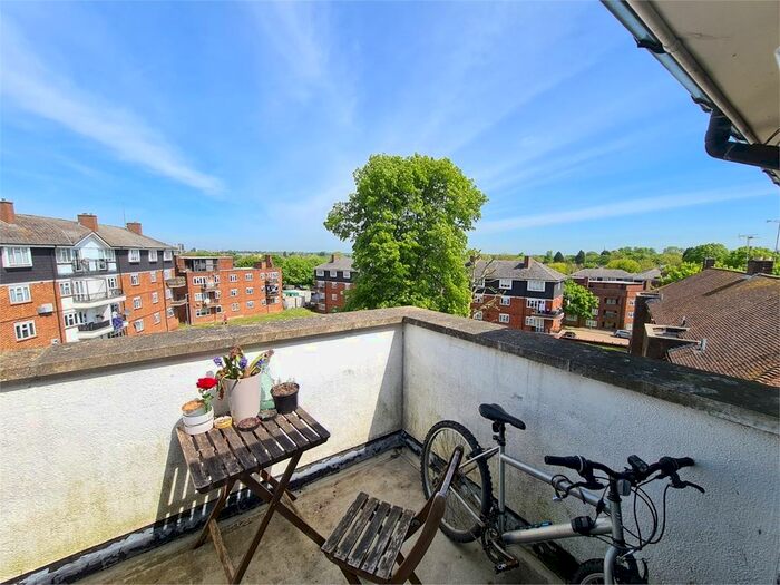 3 Bedroom Flat To Rent In Bouchier House, The Grange, East Finchley, N2