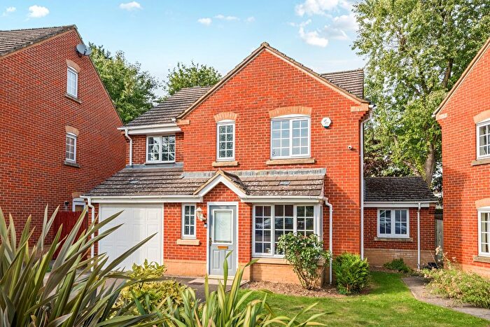 4 Bedroom Detached House For Sale In Oxford Avenue, Southgate, London, N14