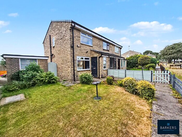 2 Bedroom Town House For Sale In Thorndene Way, Bradford, BD4