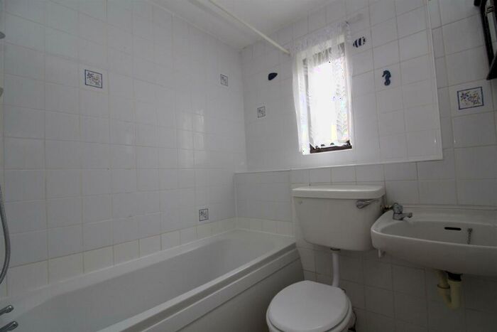 2 Bedroom Link Detached House To Rent In Clapham Place, Bradwell Common, MK13