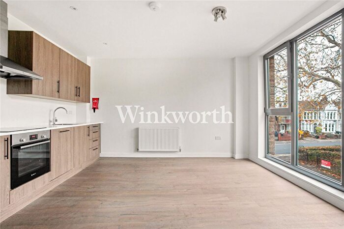 2 Bedroom Flat To Rent In Frobisher Road, London, N8