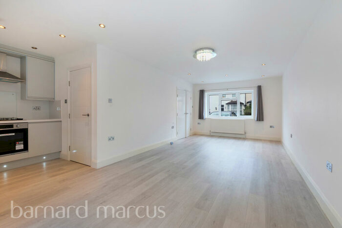 3 Bedroom House To Rent In Vale Road, Sutton, SM1