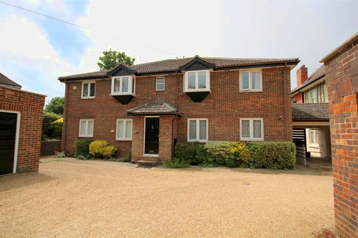 2 Bedroom Flat For Sale In Southdown Road, Freshwater, PO40